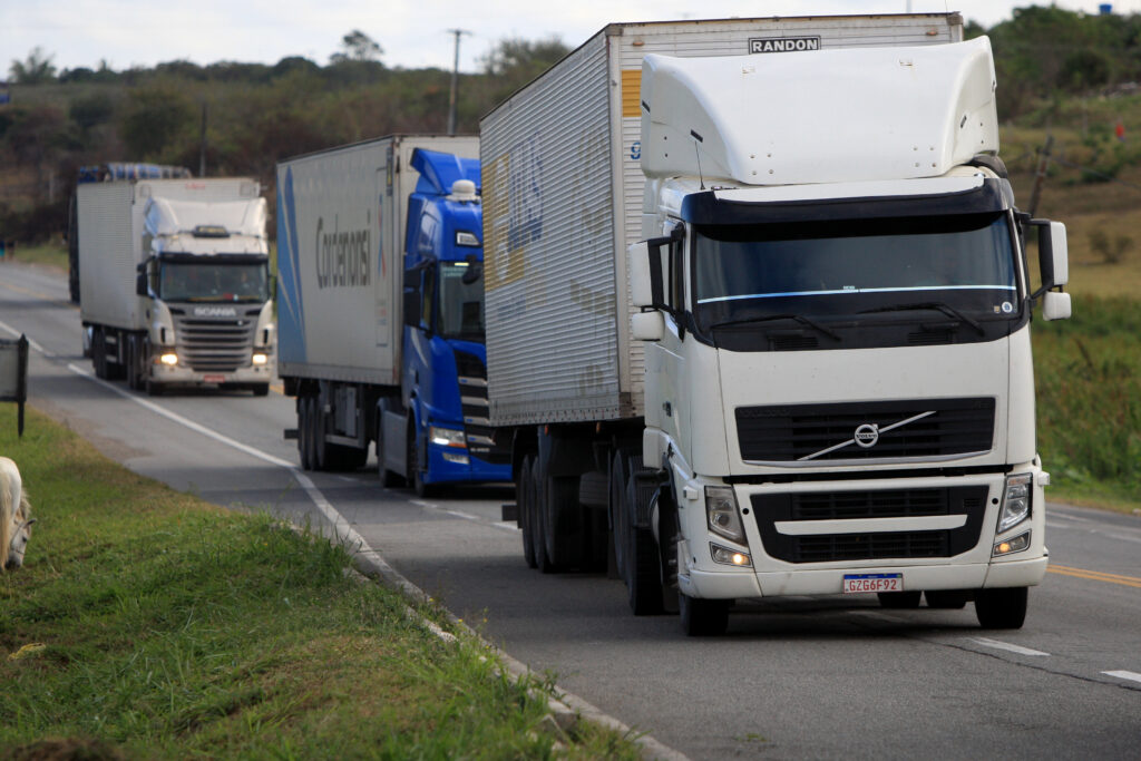 truck traveling along BR 116